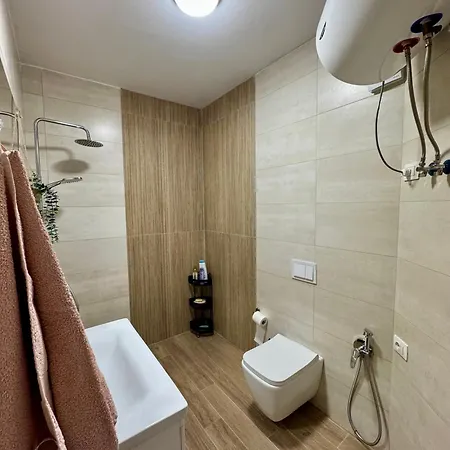 Erli's * Golem (Tirana)