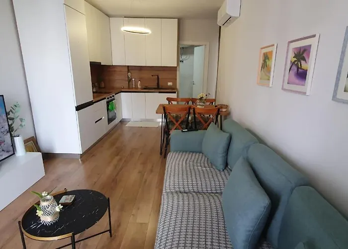 Erli's * Golem (Tirana)